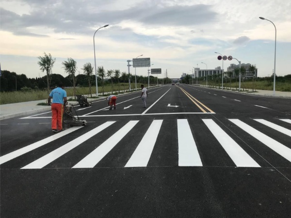 南湖夜间道路划线施工噪音太大扰民怎么办，这事儿到底该怎么破？